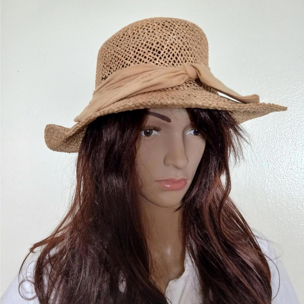 Vintage 70s Tan Woven Straw Bucket Sun Hat